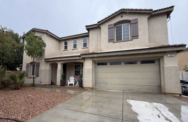 Need lots of bedrooms? This West Palmdale home has 6! - 1520 West Avenue P 6, Palmdale, CA 93551