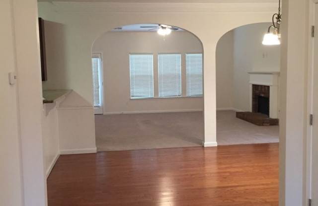 105 Hollinger Way Gallery 2