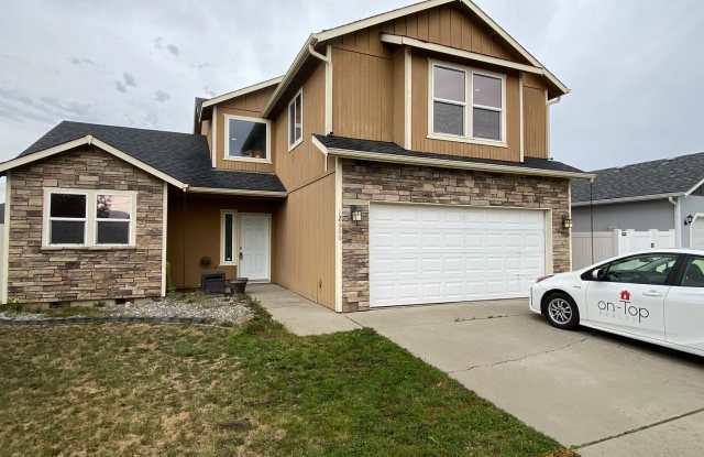 Airway Heights 3 Bed 2.5 bath + Large Rec Room Single Family Home. Available Now! Gallery 1