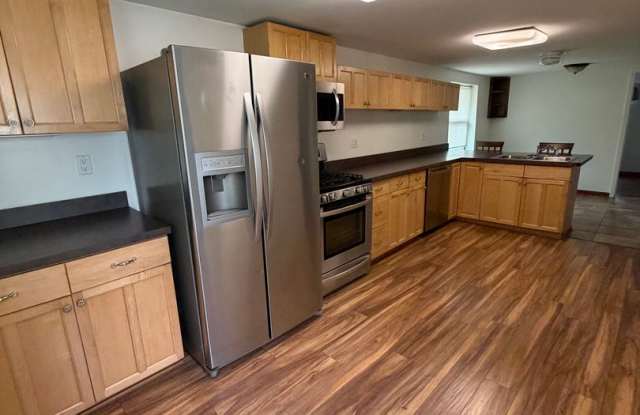 3 bedrooms with upper deck! Gallery 4