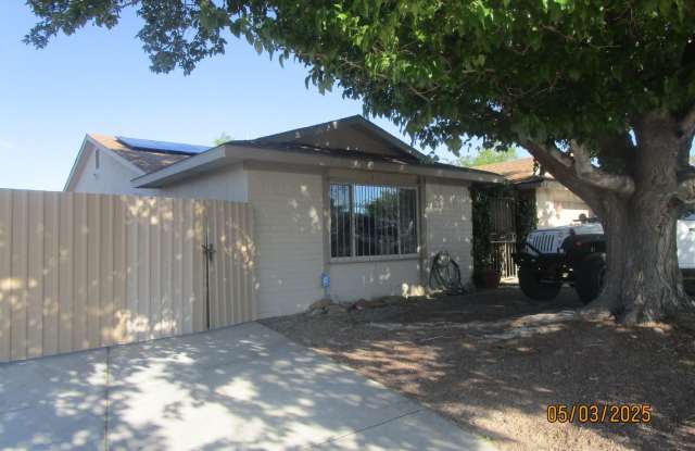 NW 4 BR Home large yard/outdoor space photos photos