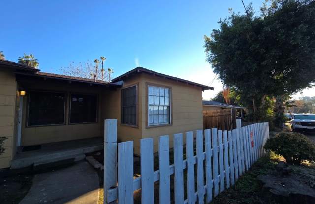 Bright Remodeled Single-Family Home with Detached Garage photos photos Bright Remodeled Single-Family Home with Detached Garage photos photos