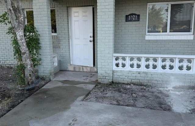 1021 NW 25th Way photos photos