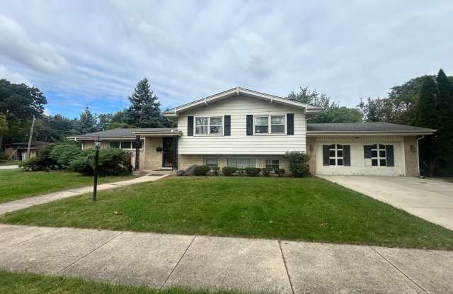 Spacious & Gracious Park Ridge Split w/Sub Bsmt. 3BR 3BA Gallery 1