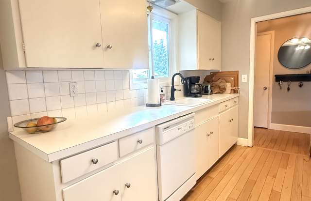 6955 Southwest Rollingwood Drive Gallery 4
