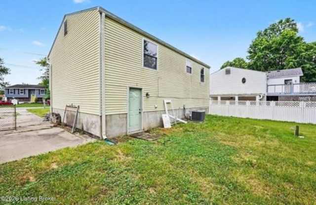 Charming 3BR House in Louisville Gallery 3