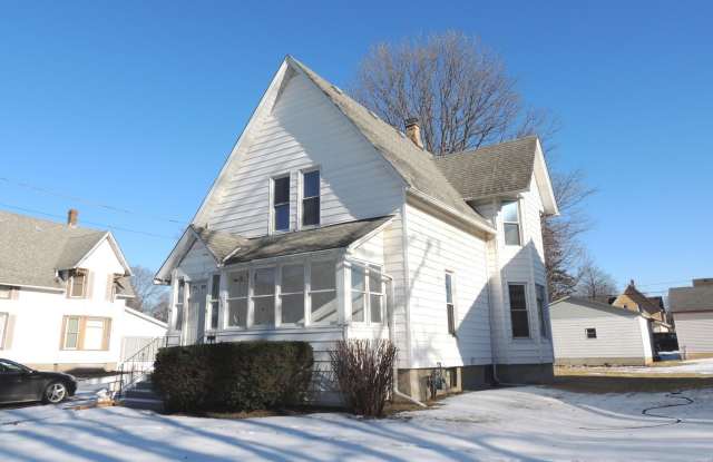 638 Leonard Avenue - 638 Leonard Avenue, DeKalb, IL 60115