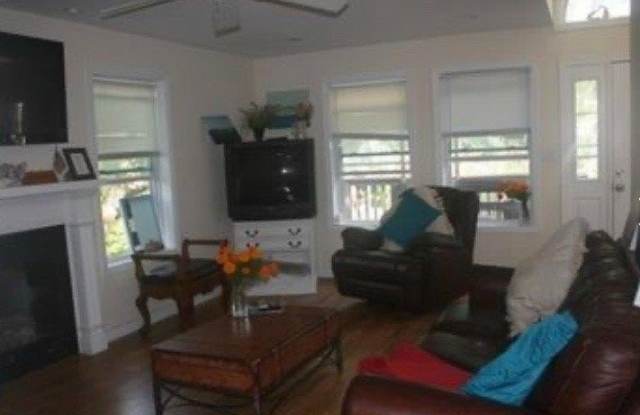 201 Cottage Walk Gallery 2