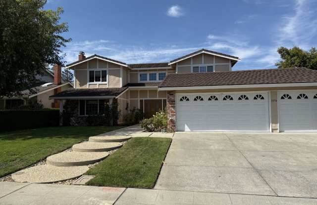 Spacious family home, great Waverley Park location, Easy commute location! Gallery 1