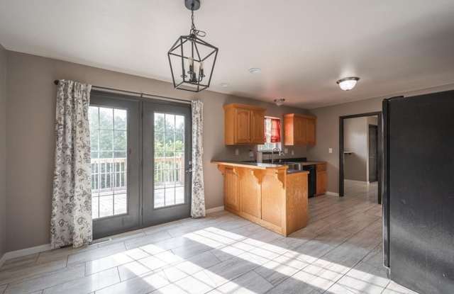 6 bedroom 3 bath with theater and so much more! Gallery 3