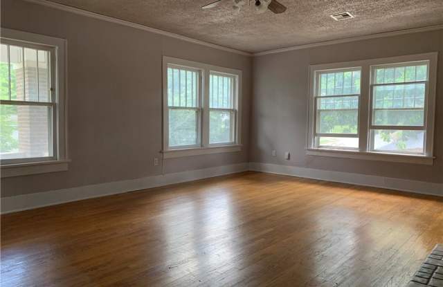 2115 N Douglas Avenue Gallery 4