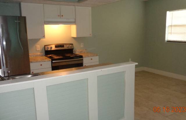 2 Bedroom  1 bath  Apartment Gallery 3