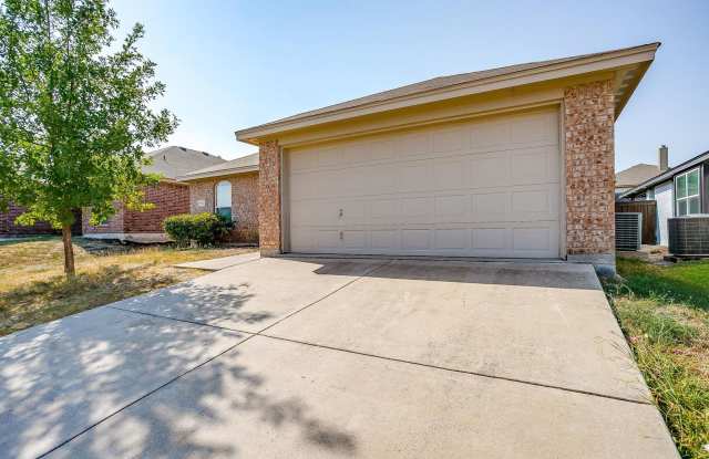 Perfectly located. 3 Bedroom, 2 Bath Home- White Settlement ISD- 76108 Gallery 4