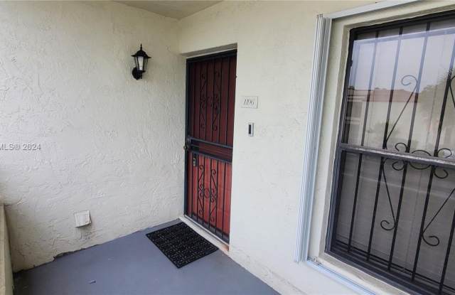 1196 N Hiatus Rd Gallery 2