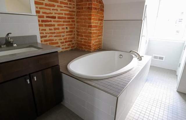 Gorgeous Federal Hill 3bd/2ba with Modern Amenities, CAC, W/D and Upper Deck! Available 8/15 photos photos