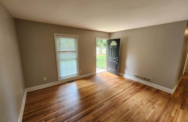 829 East Glochester Place Northwest Gallery 4