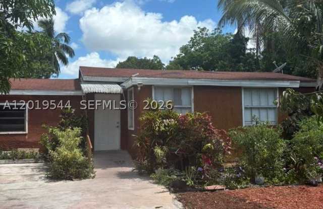 1447 NW 98th St photos photos