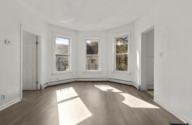 141 Crown Street unit: 2 photos photos 141 Crown Street unit: 2 photos photos