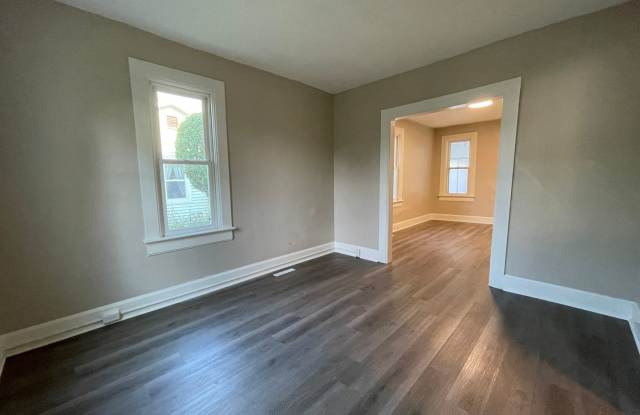 Completely Remodeled Lower 2 Bedroom Apartment photos photos