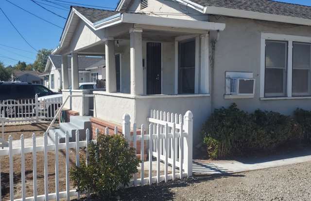 Convenient 1bd/1ba Livermore Duplex w laundry - 1764 Fourth Street, Livermore, CA 94550