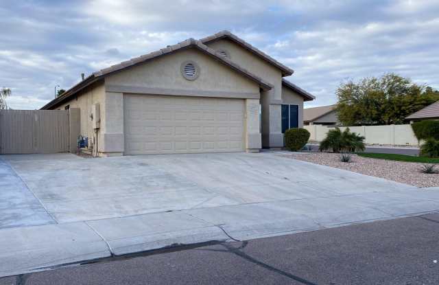 8022 W SALTER Drive Gallery 2