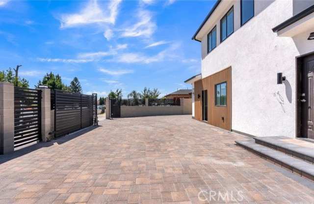 7733 Craner Avenue Gallery 2