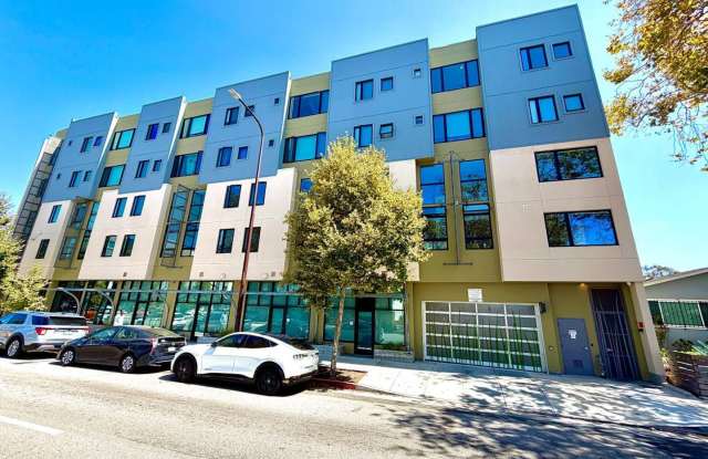 $4,595 / 3br - 1040ft2 - 3 Bedroom, 2 Bath Condo with Garage Parking - Open House 9/26 10-12 PM Gallery 3