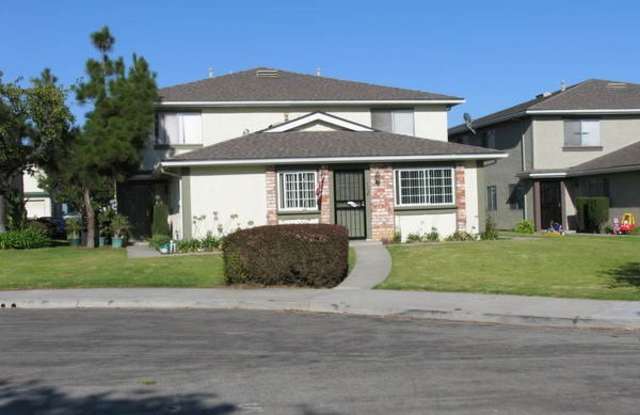 Spacious 2 Bedroom 1 Bath Single Story Condo - 1124 Acadia Place, Ventura, CA 93003