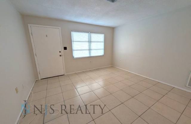 3/2, All tile floors, Large open floorplan!! Gallery 4