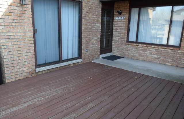 August Signing Special!  Updated 2-Bedroom Condo with Finished Basement, Garage, Pool, Tennis, Clubhouse Gallery 3