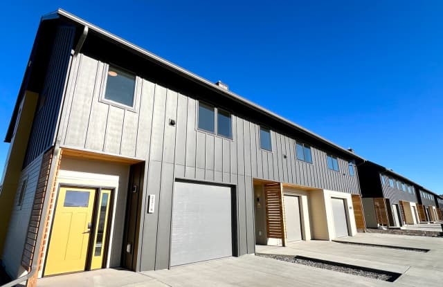 New, Pet Friendly, 2 bed 2 bath Townhouses! photos photos