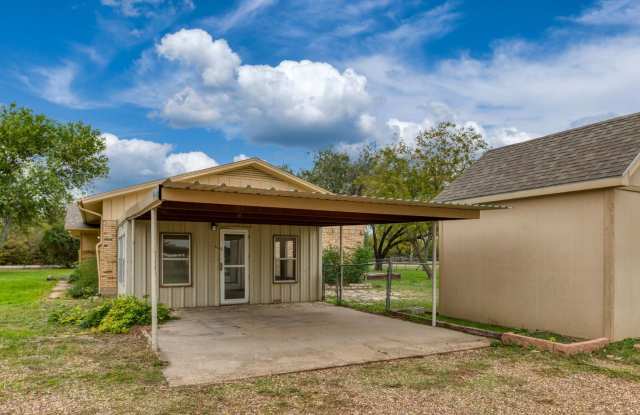 3 Bed / 3 bath Traditional Corner Lot home Gallery 4