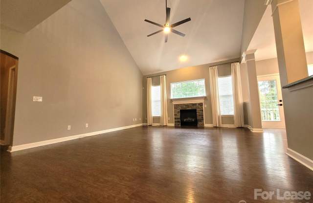 5618 Branthurst Drive Gallery 3