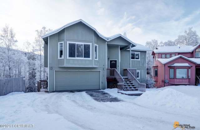 BEAUTIFUL, FULLY UPDATED SINGLE FAMILY HOME| 6 BEDROOMS| FINISHED BASEMENT WITH BATHROOM! photos photos