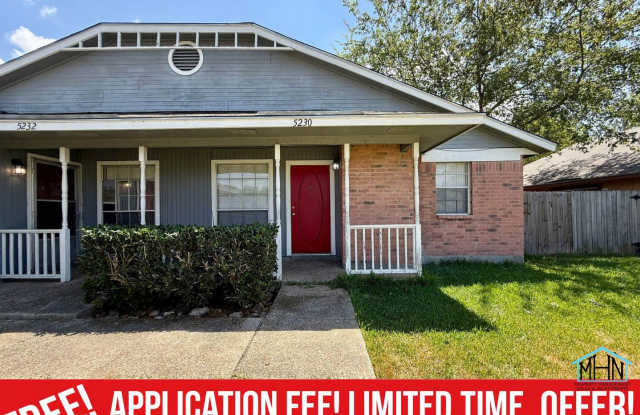 Cute & Cozy Duplex Nestled in a Prime Location, just five minutes from I35! photos photos