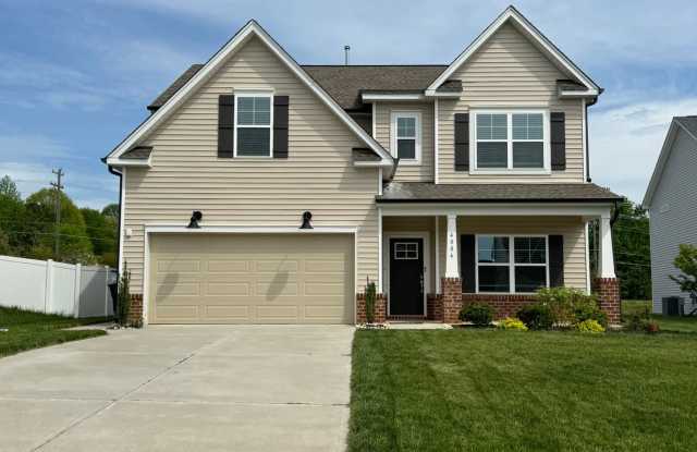 Spacious 4BR 3BA home in Northern Greensboro photos photos