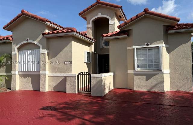 15957 SW 54th Ter Gallery 1