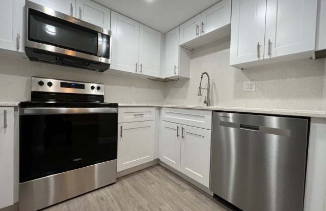 Newly Renovated Winter Springs Condo ~ New Kitchen, New Flooring, Quartz Counters ~ Must See! - 210 Moree Loop, Winter Springs, FL 32708