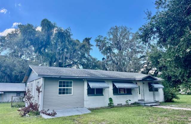 Beautiful 5BR/1BA Zephyrhills Home w/Brand NEW FLOORING! Fenced Yard NO APP FEE! - 5039 Studio Drive, Zephyrhills West, FL 33542