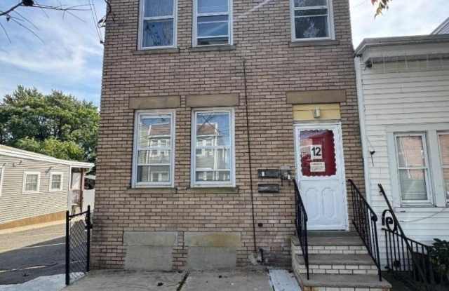 12 Magnolia St Gallery 1