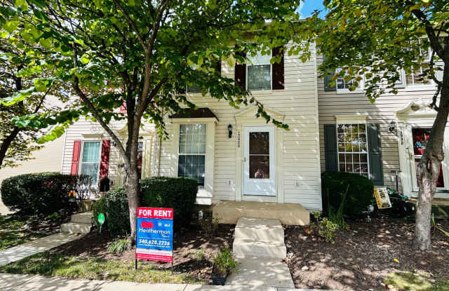 WOODBRIDGE TOWNHOUSE- Minutes to Potomac Mall - 13000 Abner Avenue, Lake Ridge, VA 22192