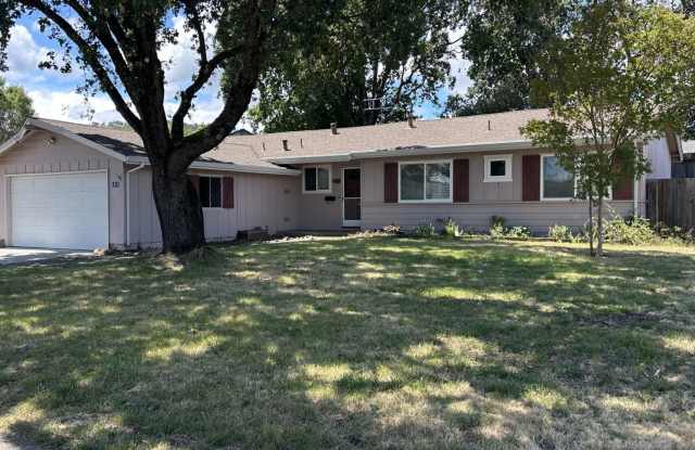 Lovely 4 Bedroom, 2 Bath Vintage Home photos photos