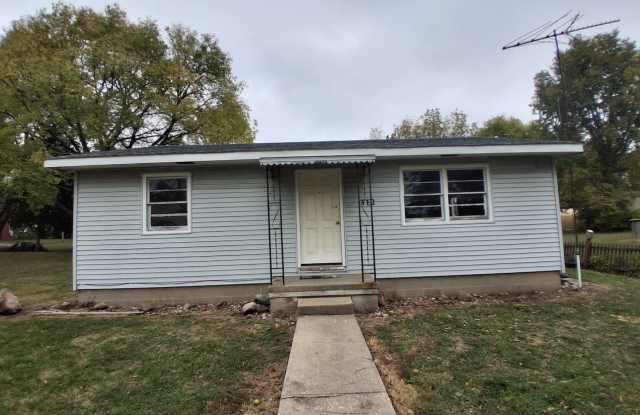 312 Holmes Ave - 312 Holmes Avenue, Rossville, IL 60963