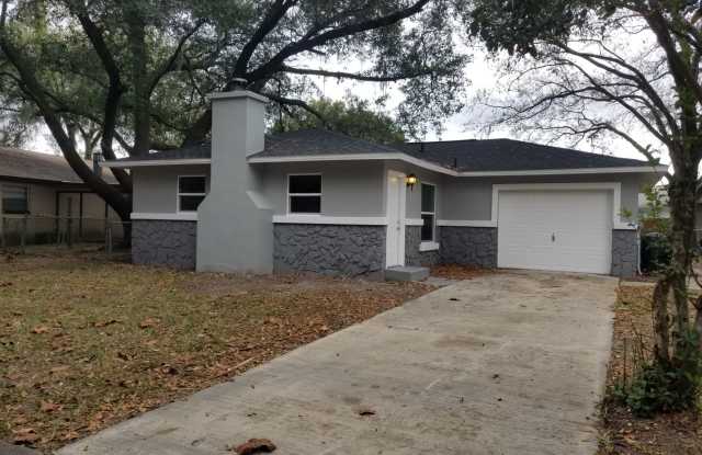 Three-Bedroom Home Near Lake Howard in Winter Haven Gallery 3