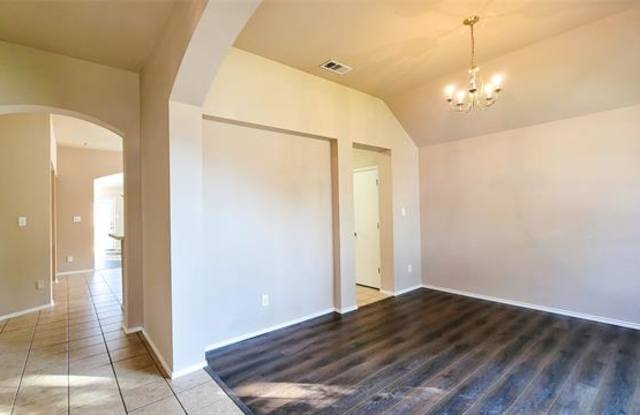 2775 Sunvalley Drive Gallery 3