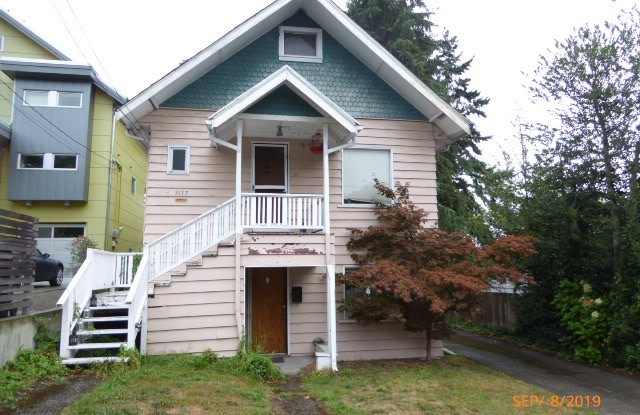 2 Bed 1 Bath Upperr unit apartment in a Duplex photos photos