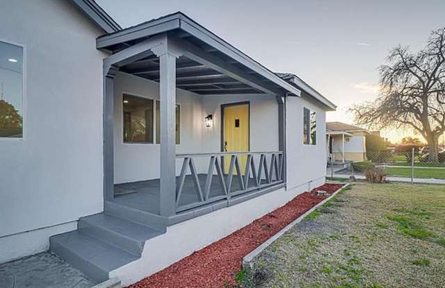 Updated and Stunning 2 Bedroom 1 Bathroom Home! photos photos