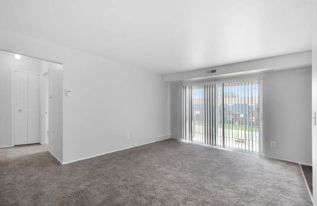 Warren Woods Apartments Gallery 4