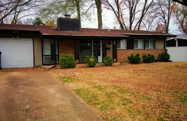 2480 Allen Drive - 2480 Allan Drive, Florissant, MO 63033