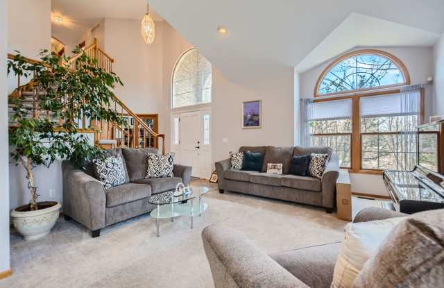 Spacious Haven: 4 BDR Home in Louisville, CO Gallery 3